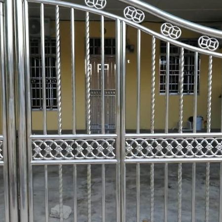 E&Y Homestay Kuala Rompin Bagian luar foto