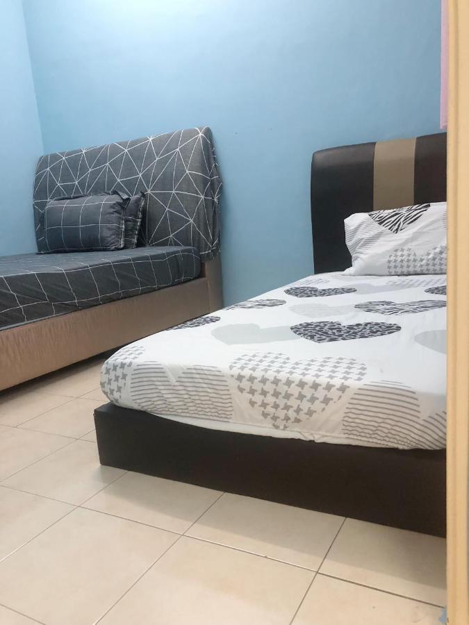 E&Y Homestay Kuala Rompin Bagian luar foto
