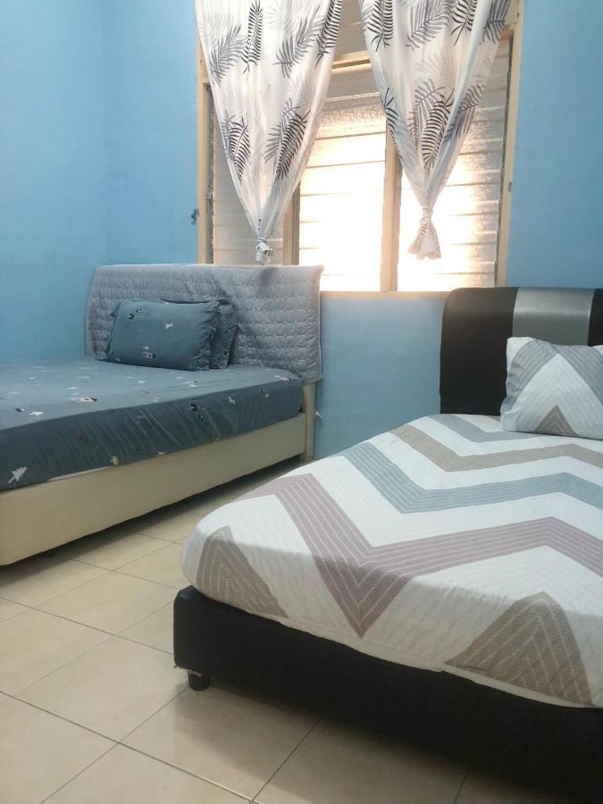 E&Y Homestay Kuala Rompin Bagian luar foto